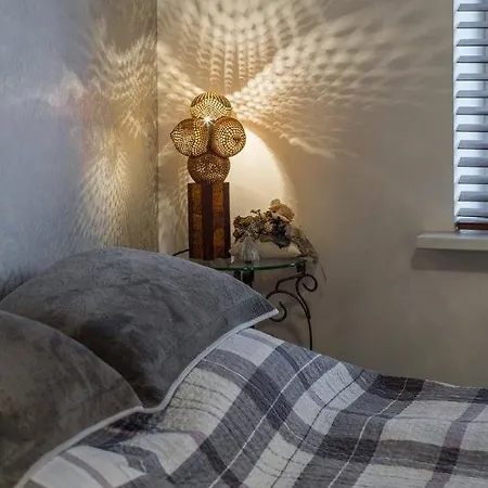 Cerntal Luxury شقة